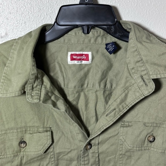 Wrangler Men Green Khaki Button Down Short‎ Sleeve Shirt size L. - Picture 3 of 7